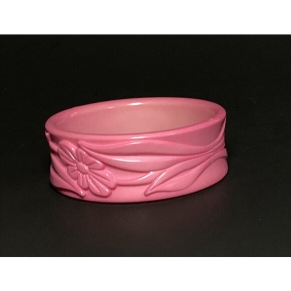 1960s Wide Pink Flower Power Lucite Bangle Bracelet Carved Style - Picture 6 of 7